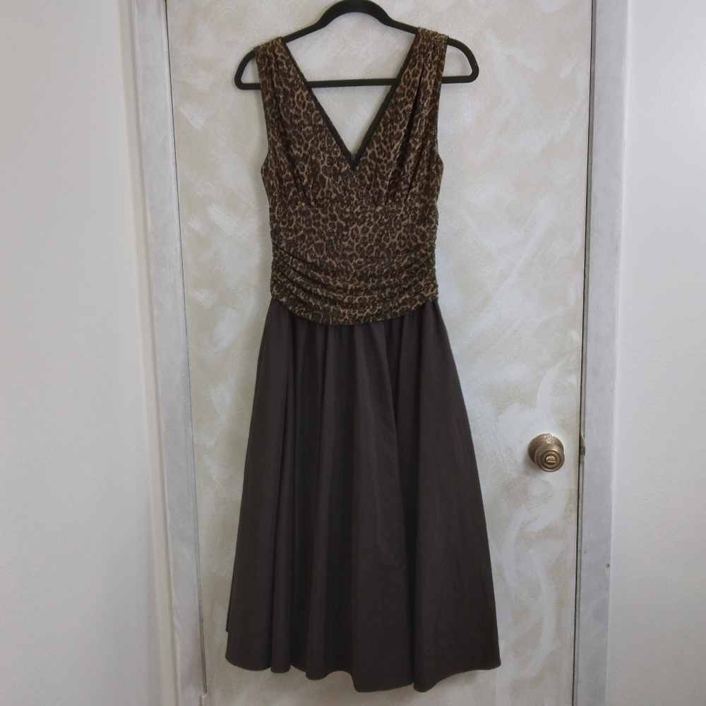 Size 10 Jessica Howard V Neck Leopard Print Brown Sleeveless Ruched Dress
